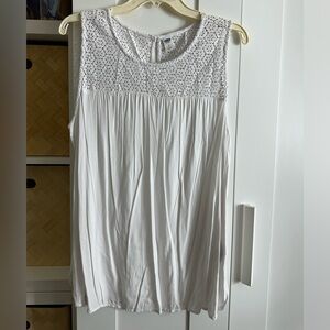 Old Navy white tank top with crochet shoulders L
